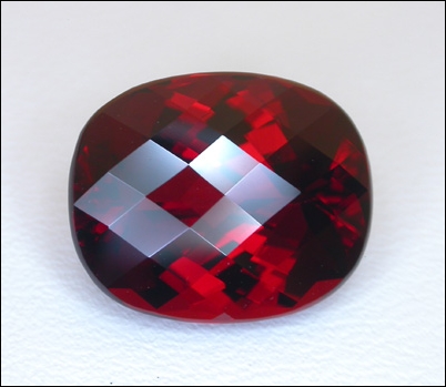 MALAIA / MALAYA GARNET (AFRICA)  - 8.67 ct. Oval -- VIDEO